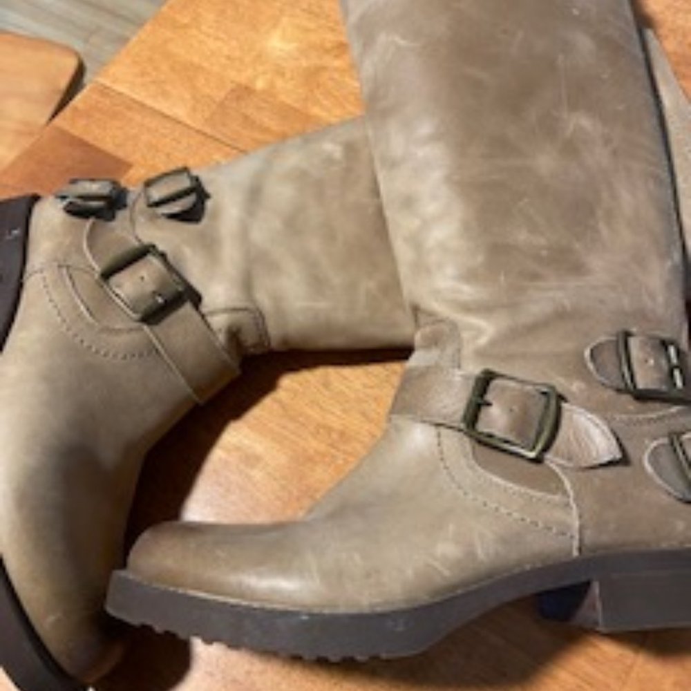 Arturo Chiang Tall Tan Leather Boots - Size 7